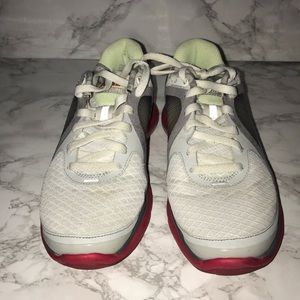 NIKE SIZE 5